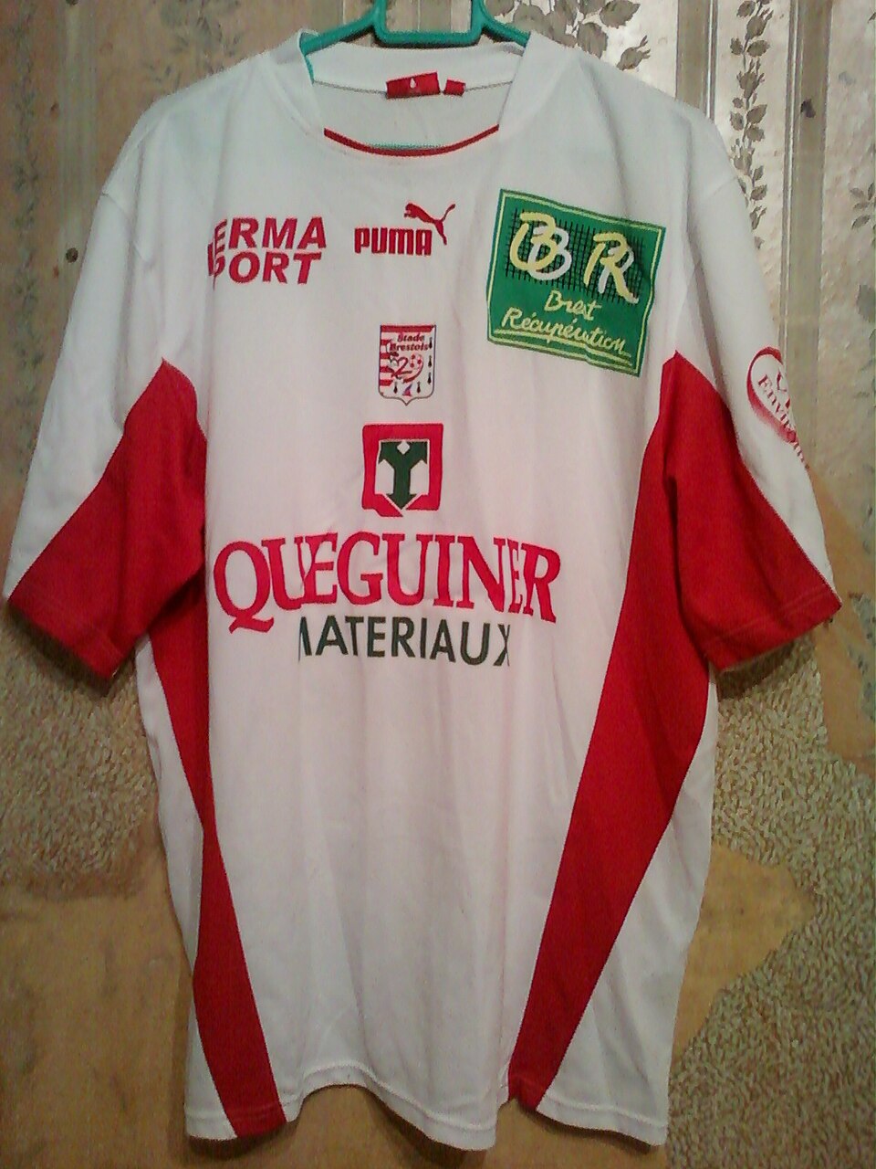 Front of the Brest 2004–05 home football shirt
