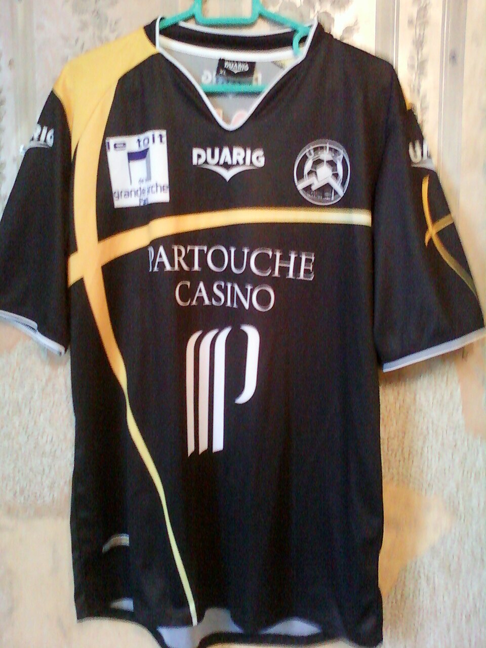Front of the UJA Alfortville 2008–10 home football shirt