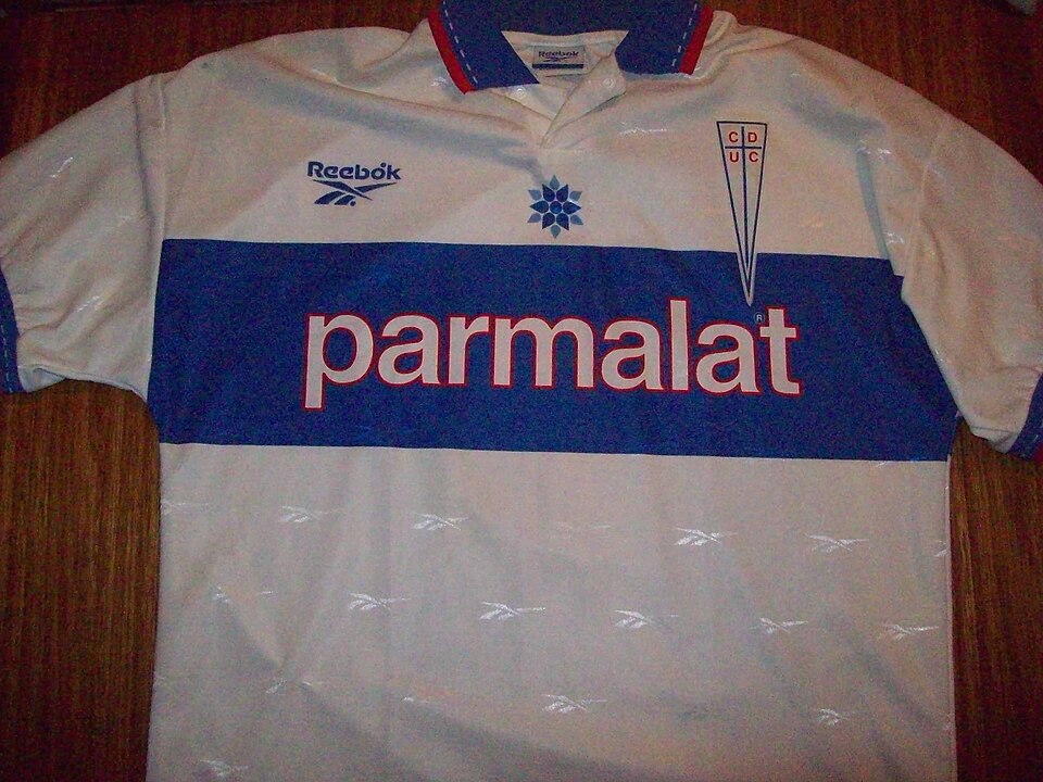 Front of the Universidad Catolica 1998–99 home football shirt