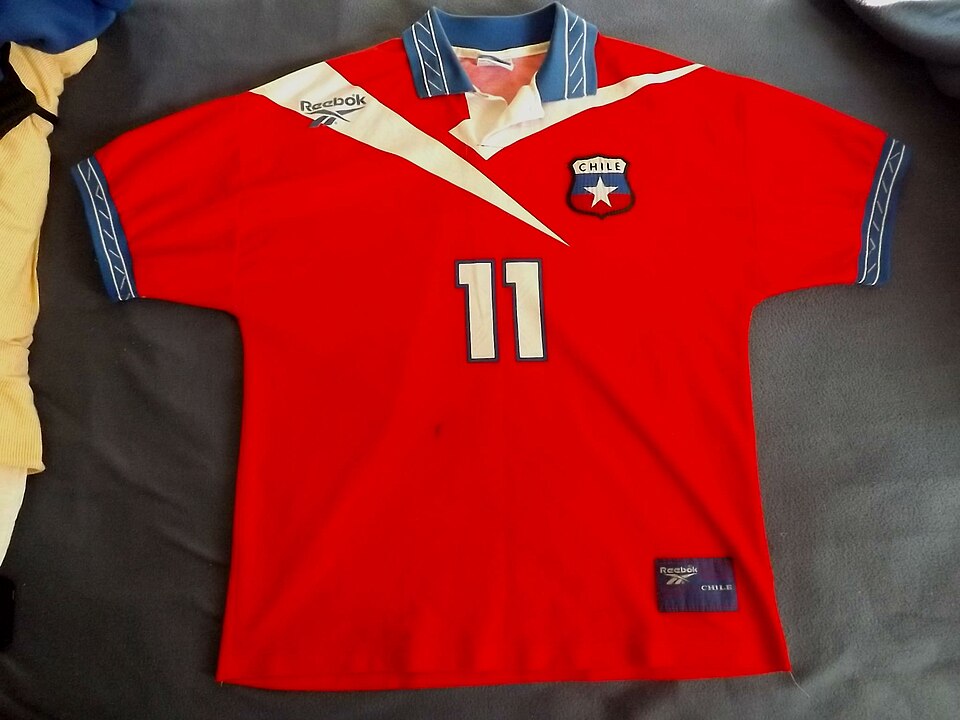 Front of the Chile 1997 home football shirt
